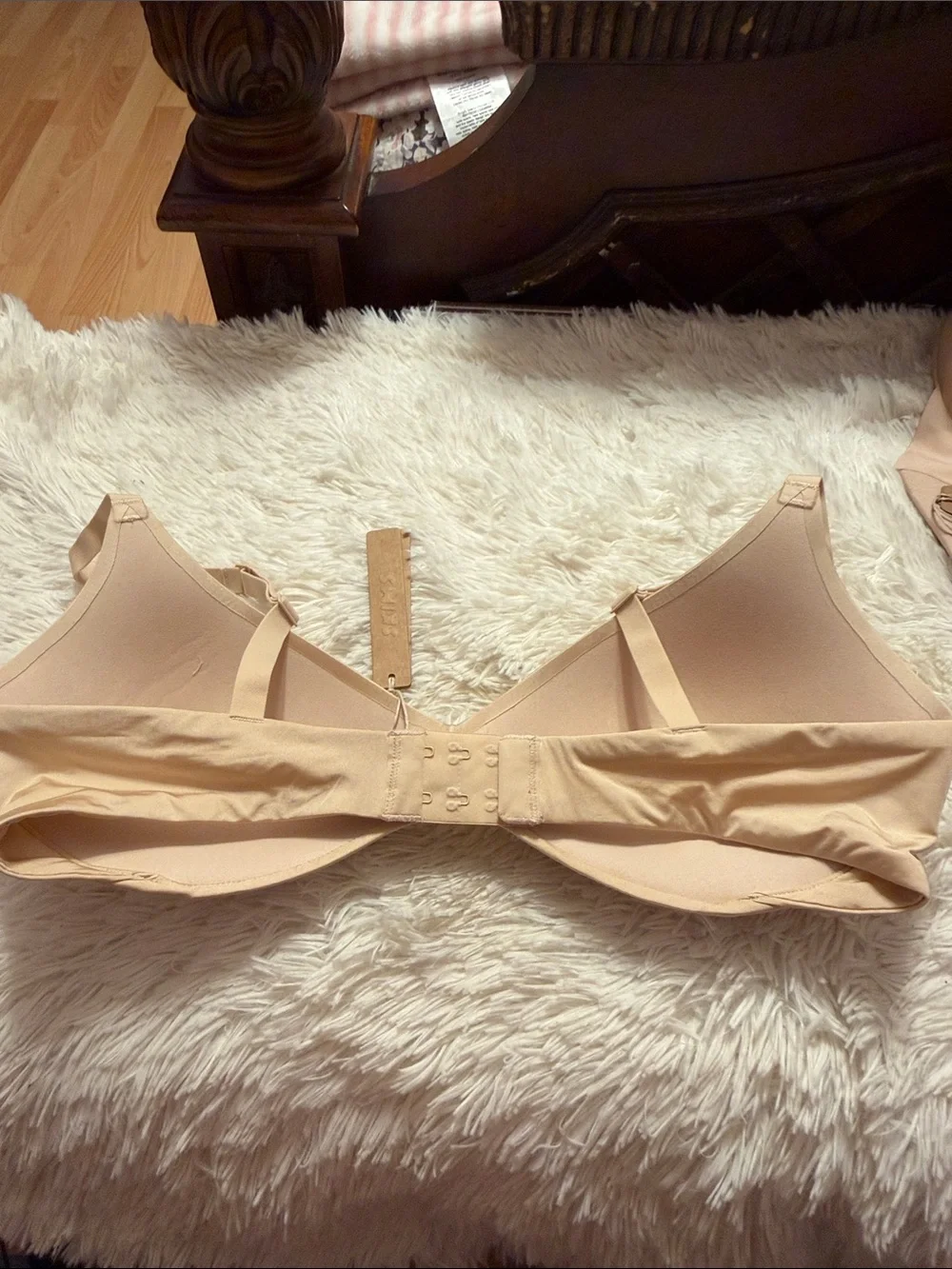 SKIMS wireless form push up plunge bra - Picture 3 of 4